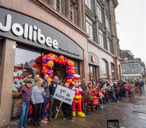 jollibee glasgow halal|First Jollibee opens in Scotland to Long Lines of Fried Chicken fans.